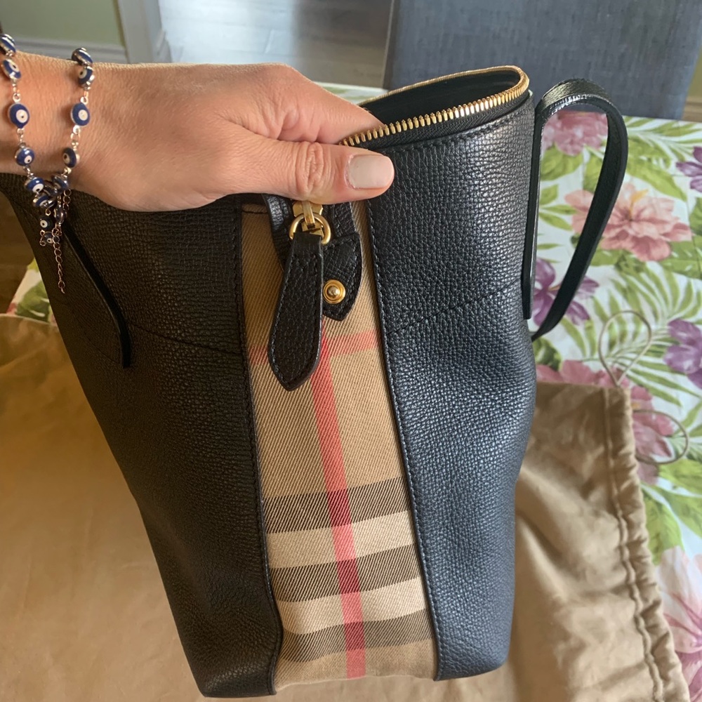 Authentic Burberry Welburn Tote Derby